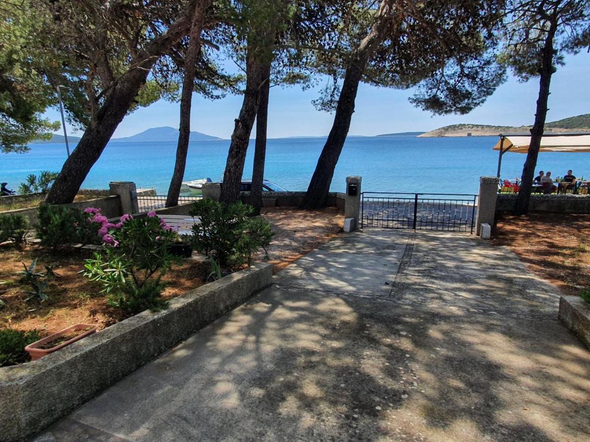 Sidus Maris, Spacious Seaside Apartment With Free Parking Martinšćica Buitenkant foto