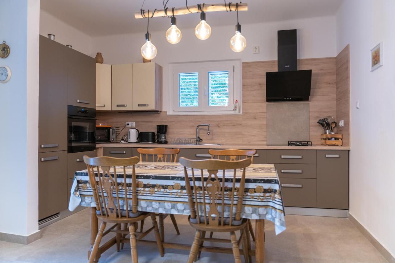 Sidus Maris, Spacious Seaside Apartment With Free Parking Martinšćica Buitenkant foto